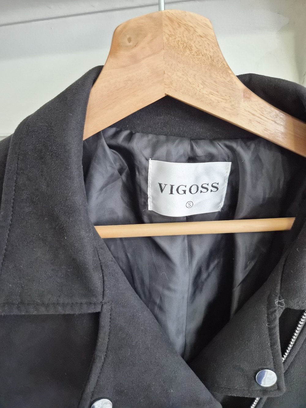 VIGOSS Black Jacket - Classic Collared Style
